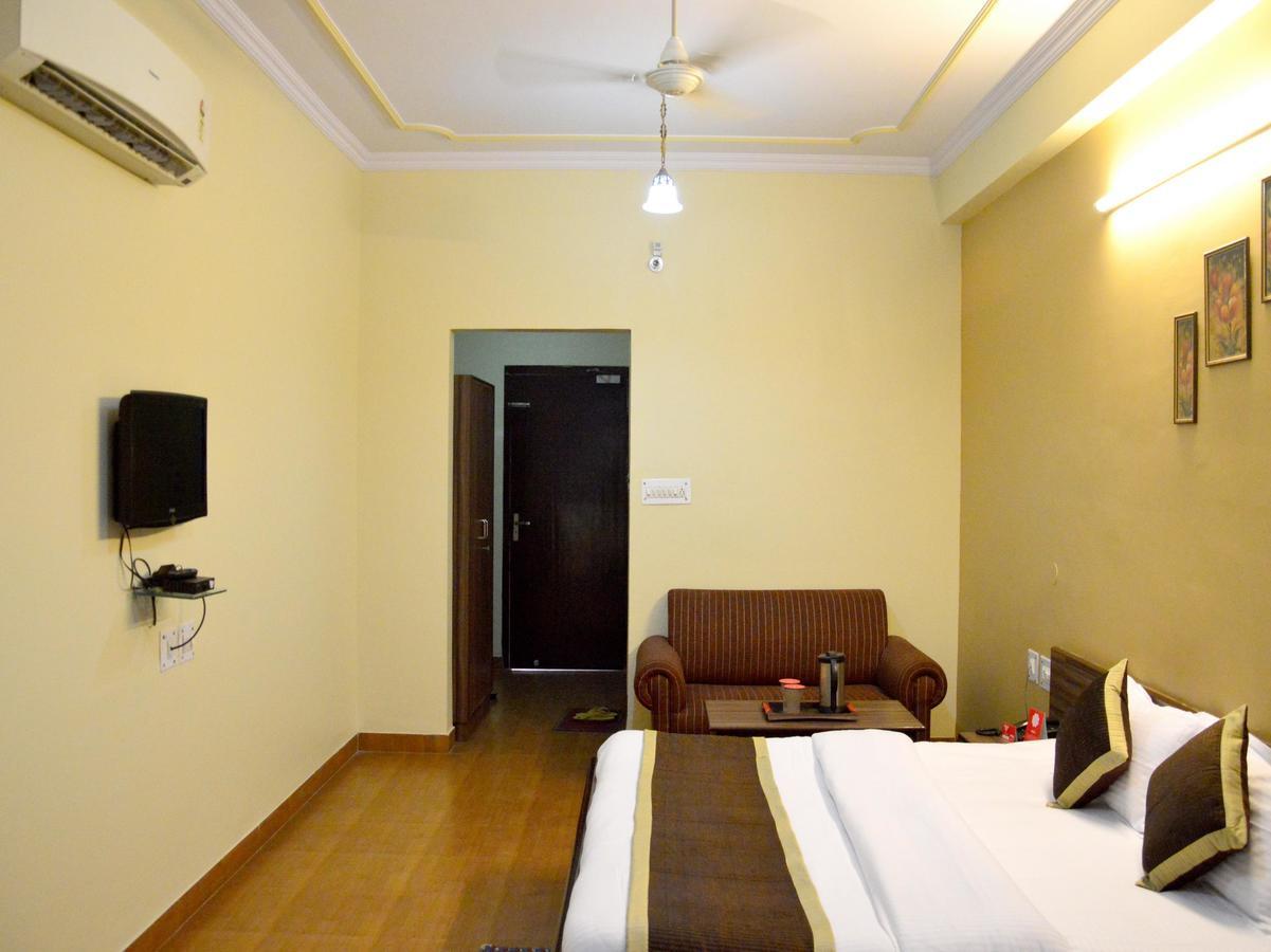 Oyo 6012 Hotel Rockwell ชัยปุระ ภายนอก รูปภาพ